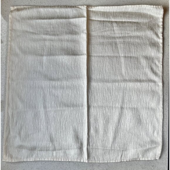 Set Of 4 Ivory Textured Cloth Napkins W/ Button Strap 17" X 17" Polyester Cotton - Picture 4 of 9